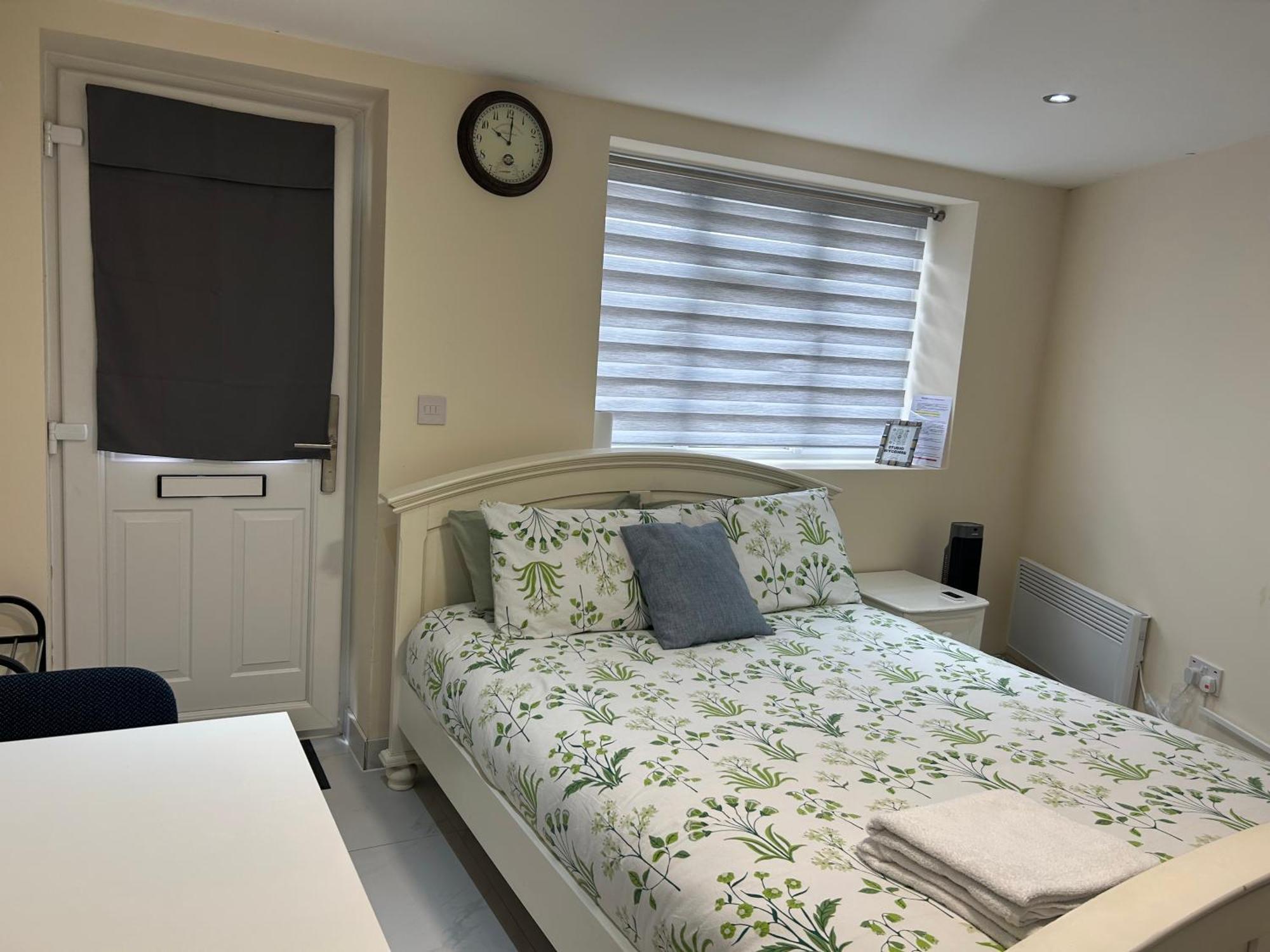 Cozy Studio Near To Tube Station Redbridge Exterior foto