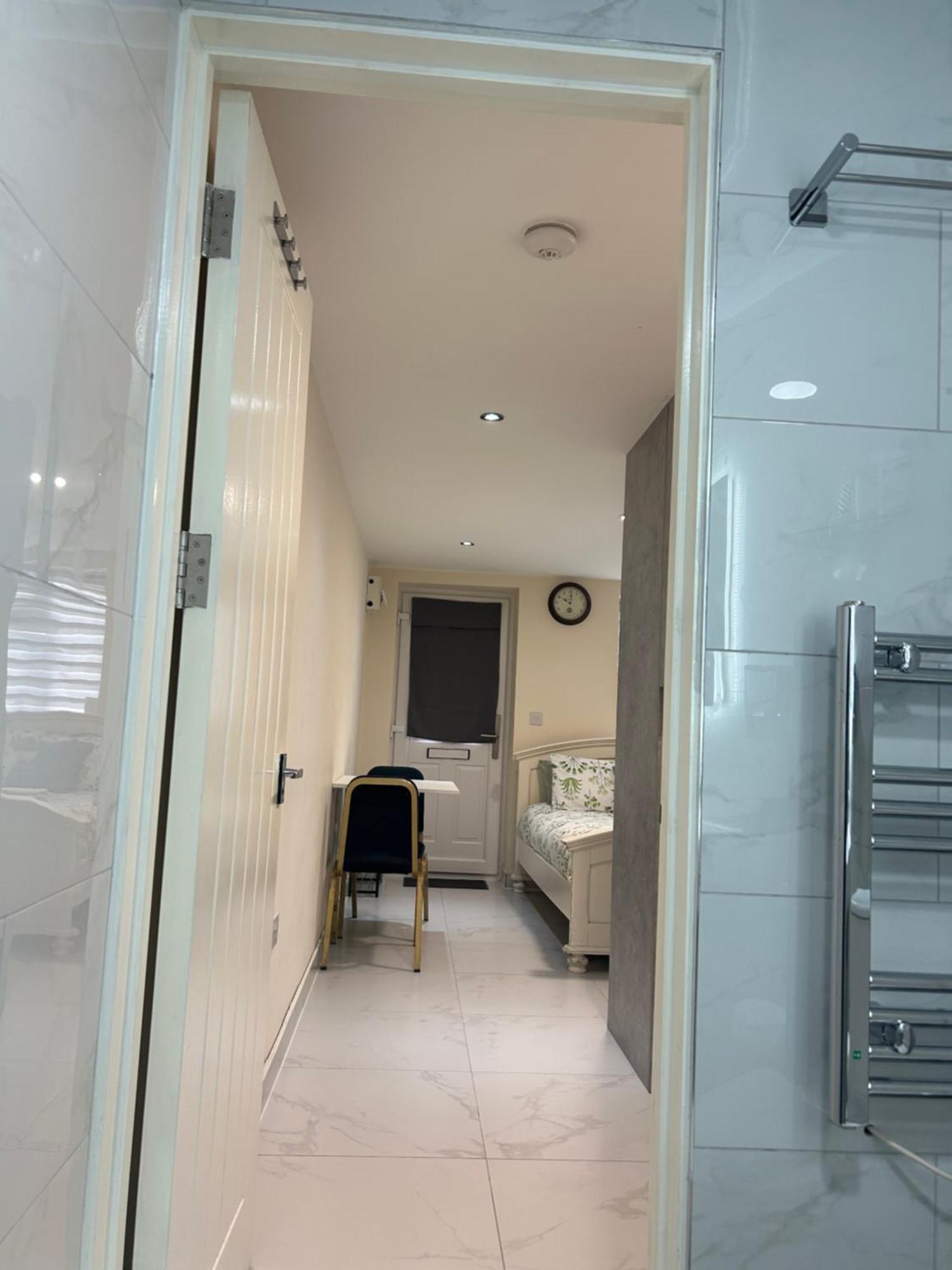 Cozy Studio Near To Tube Station Redbridge Exterior foto